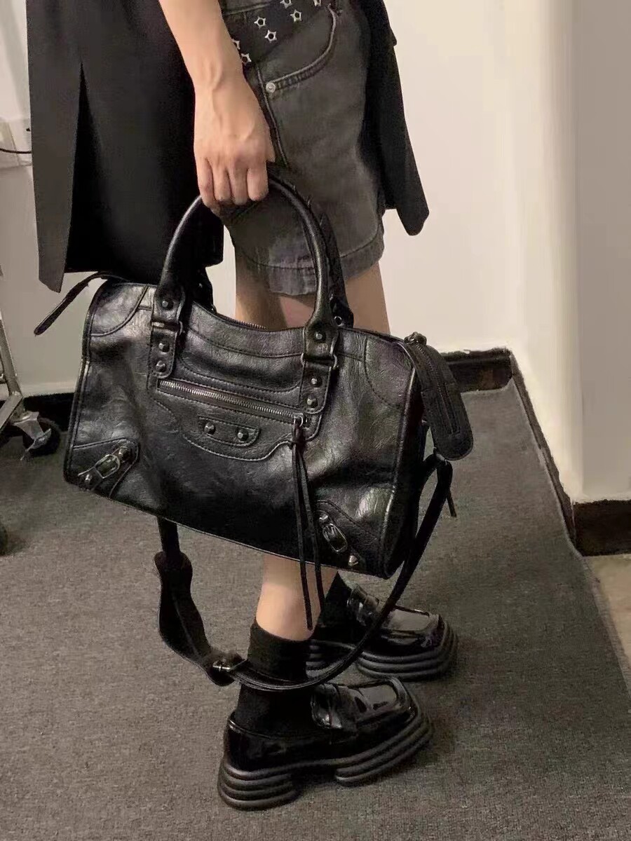 巴黎铆钉机车包黑色百搭美式复辣妹包高级感大容量单肩斜挎手提包