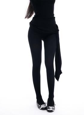 月月自留黑色镂空裤袜搭配分享