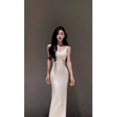 白色法式温柔风气质针织吊带连衣裙女夏季修身显瘦仙气长款包臀