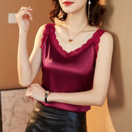 简约V领蕾丝内搭吊带背心女夏外穿2024新款缎面无袖西装打底上衣