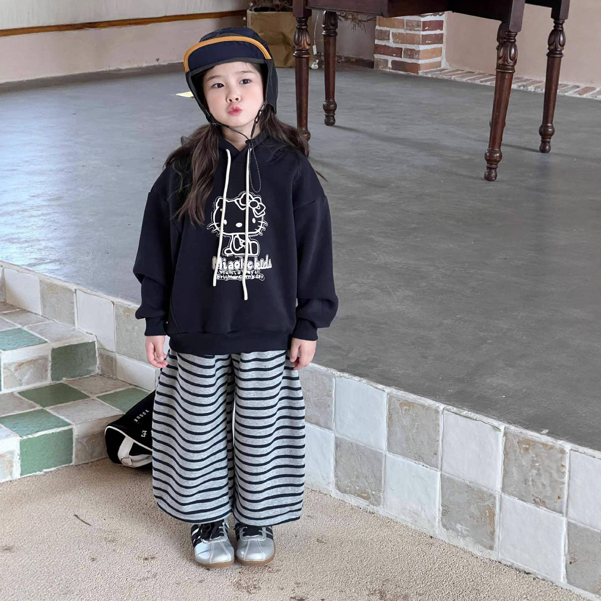 女童加绒可爱kt印花卫衣幼儿园穿搭2025冬新款条纹直筒卫裤两件套