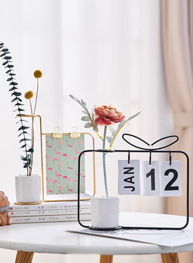 现代极简风格的家庭客厅桌面日历装饰品书桌创意铁水插花装饰品