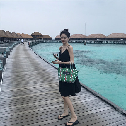 三亚多巴胺沙滩裙女海边度假超仙2025新款高端绝美小个子连衣裙夏