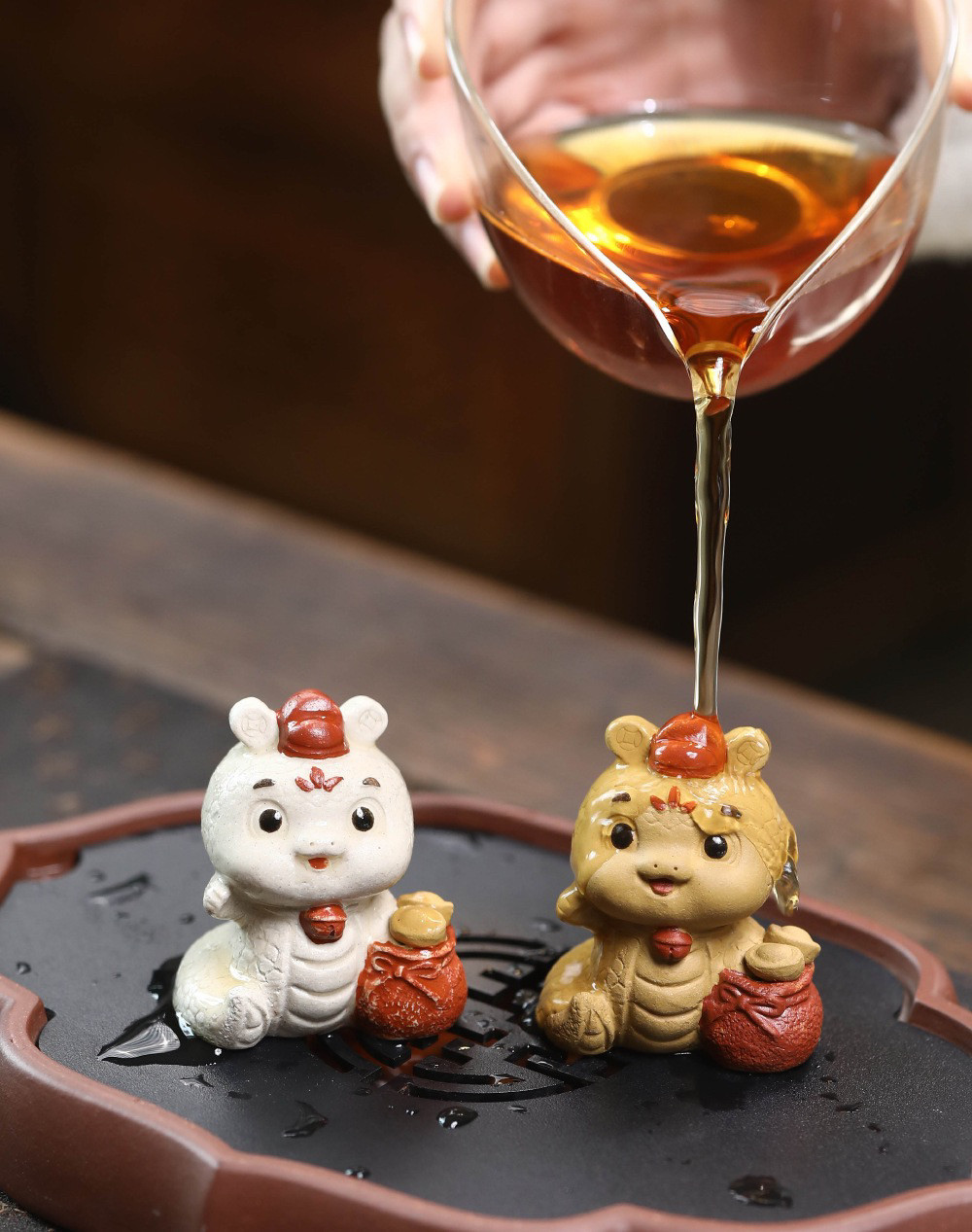 宜兴紫砂茶宠蛇摆件十二生肖腰缠万贯发财元宝蛇雕塑茶具茶道