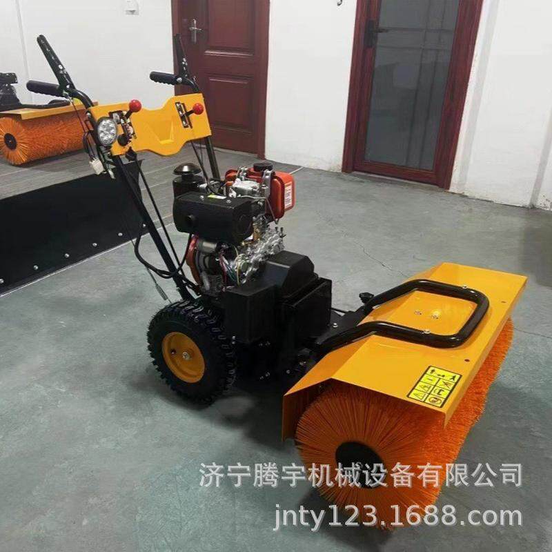 80公分宽手推式扫雪机路面除雪机路面清扫机供应