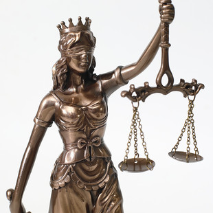 仿铜司法公平公正正义女神忒弥斯雕塑雕像律师办公室法律天平摆件