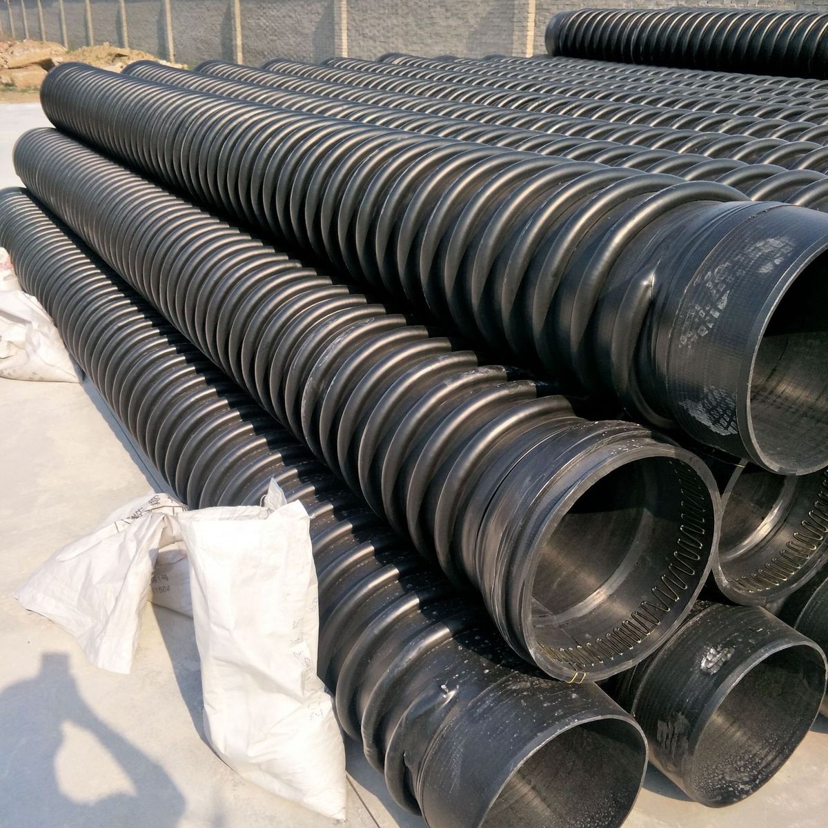 热销厂家口径hdpe克拉管市政排水管道dn1000批发缠绕管pe增强克拉