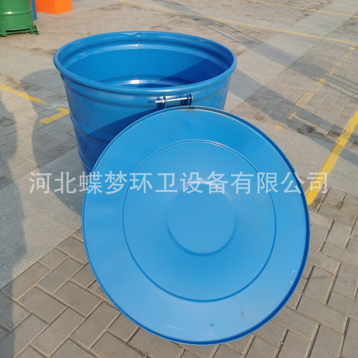 现货360l圆形环卫挂车桶户外铁皮垃圾桶大铁桶物业小区收集桶