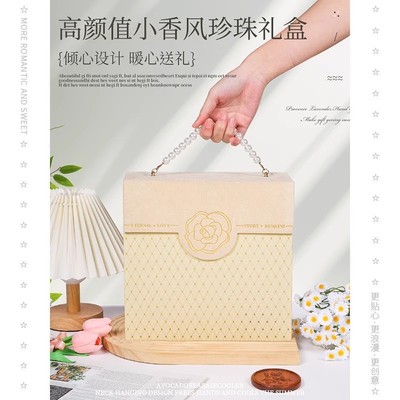 母亲节礼物送妈妈女老师生日实用礼品送婆婆长辈40岁丝巾梳子礼盒