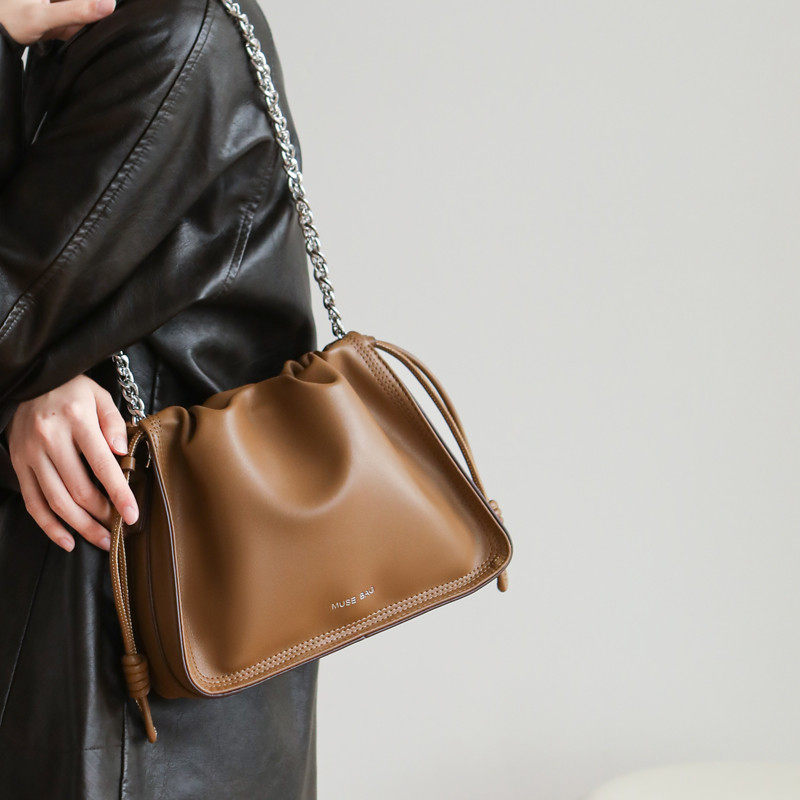 链条褶皱包包女2025新款潮韩版水桶包小众百搭单肩斜挎腋下包,箱包皮具/热销女包/男包,水桶包,淘宝优惠券,粉丝福利购,淘宝优惠卷