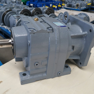 热销厂家批发高精度行星变速机伺服减速机电机齿轮减速机套装 伺服