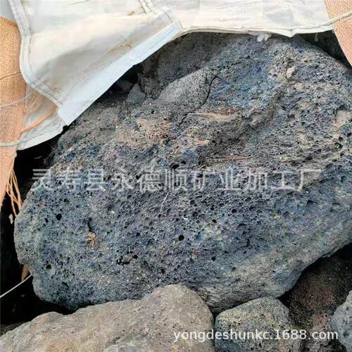 热销厂家供应30-70用火多孔大块黑/红色火山石  园林别墅造景公分