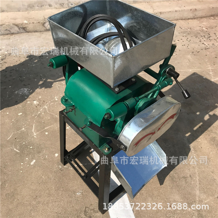 热销玉米破碎机 碎花生米小型粒机价格 小型果仁破碎机 图片
