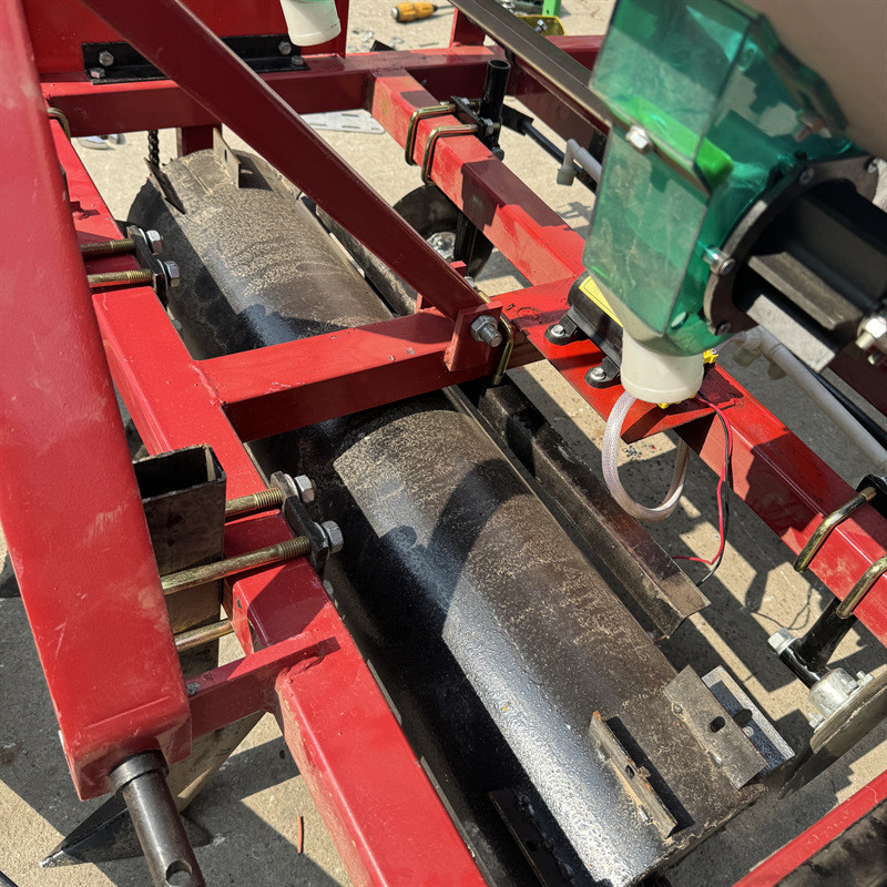 热销油葵玉米施肥上点播机花生膜起垄覆膜播种机谷子高粱种植盖膜