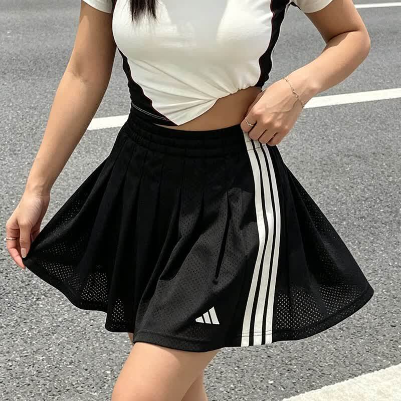 阿迪达斯女裙夏季三条纹休闲裙瑜伽跑步健身训练服羽毛球网球短裙