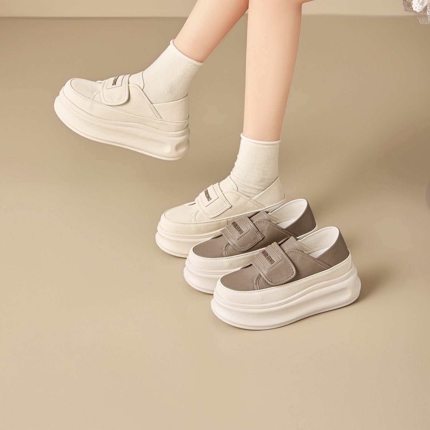 时尚魔术贴小白鞋女2026春季新款百搭超火两穿休闲板鞋时尚女,女鞋,浅口单鞋,淘宝优惠券,粉丝福利购,淘宝优惠卷