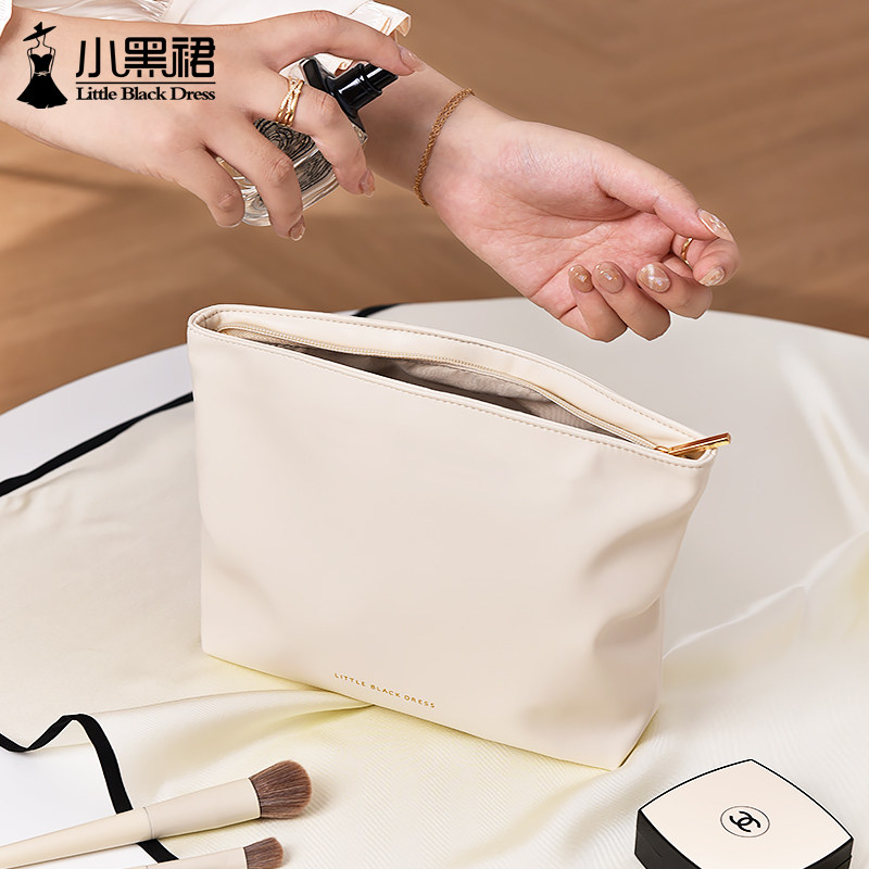 化妆包女2023新款便携式高级迷你旅行收纳化妆品杂物防水小洗漱袋