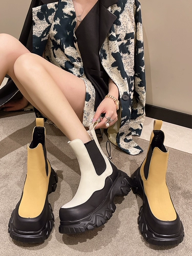 Martens, небольшие весенние короткие сапоги, челси на платформе, тренд сезона, по фигуре