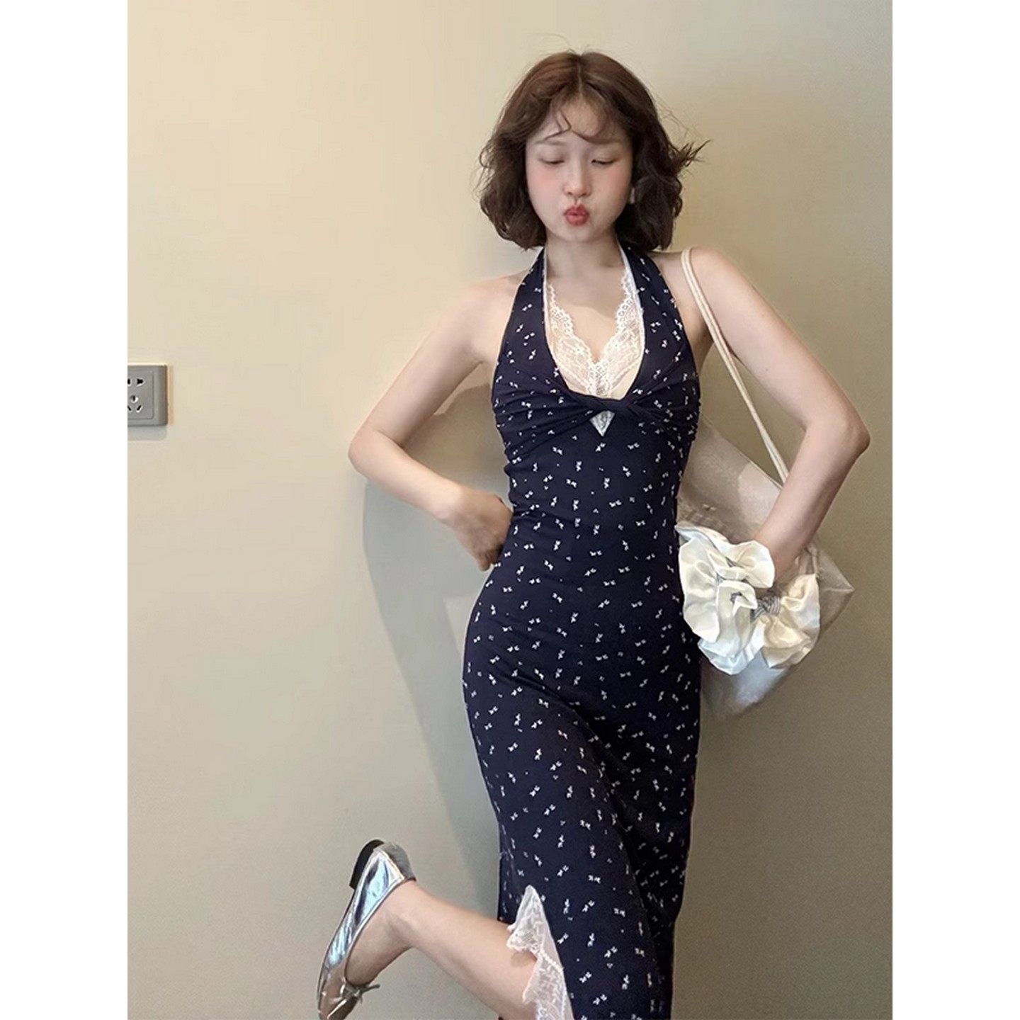 韩系蕾丝拼接碎花吊带连衣裙女夏季新款小个子掐腰显瘦挂脖长裙子