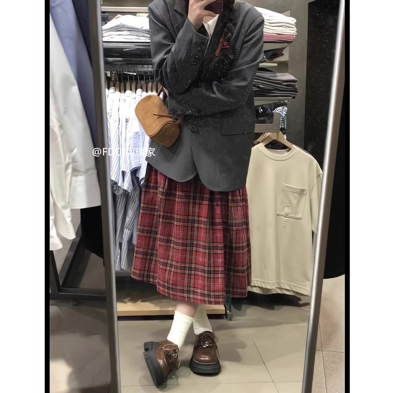 红色格子半身裙女秋冬2026新款高腰显瘦遮胯百褶长裙大摆格裙ins