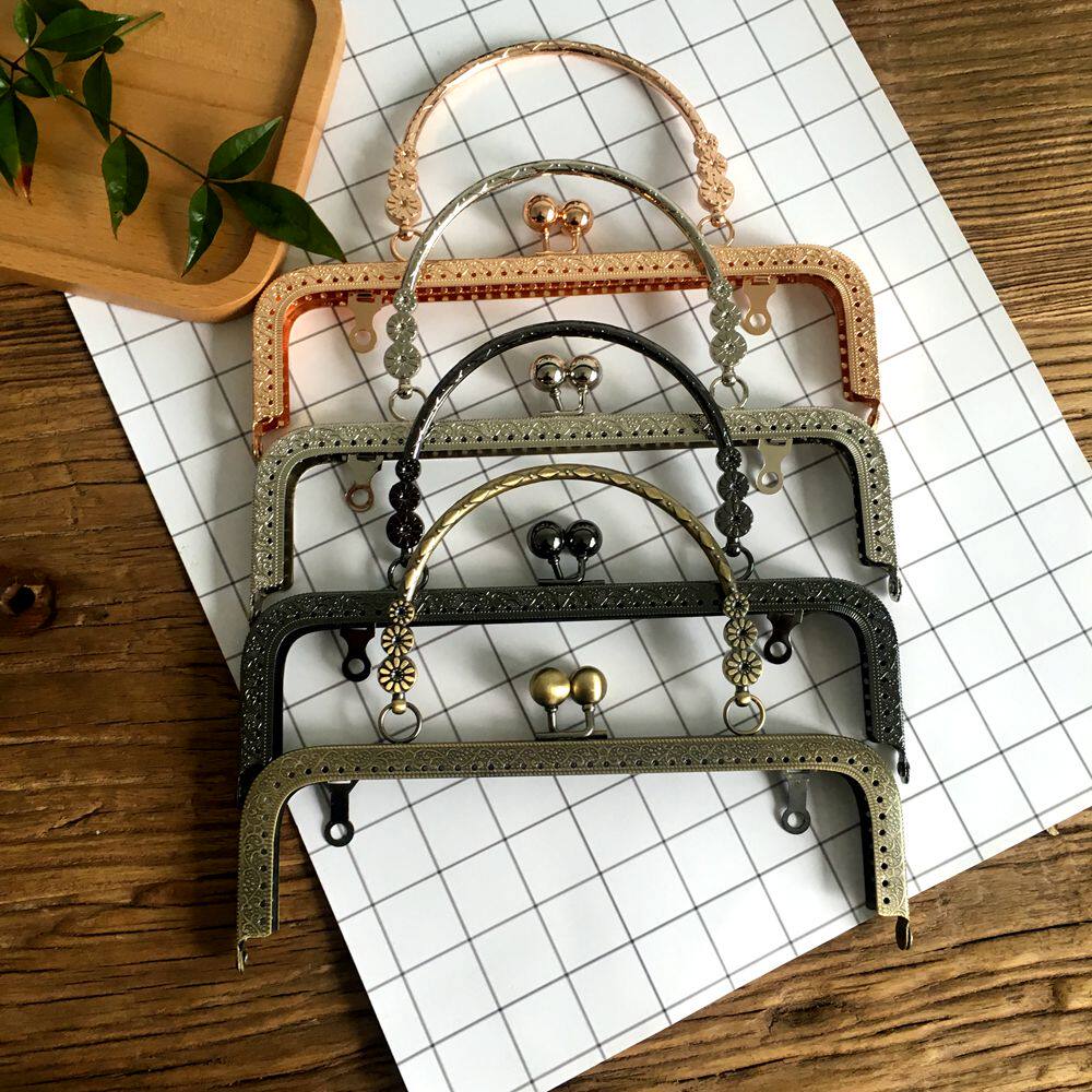 20cm浅金古铜色方形复古压花三朵小花手挽口金包配件手工包口金