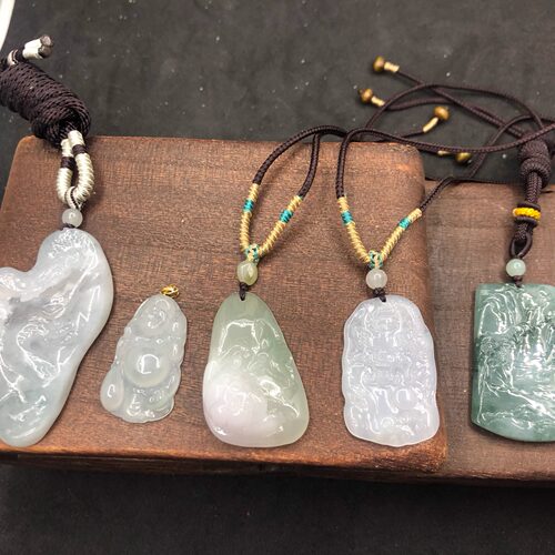 多款天然翡翠A货吊坠手链挂件，手工精雕