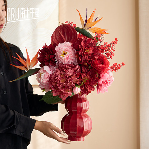 高端红色系仿真花束新娘婚房布置
