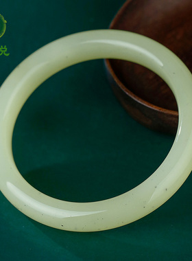 和田玉手镯女款玉镯子冰晴水