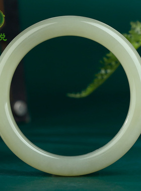 和田玉手镯女款玉镯子