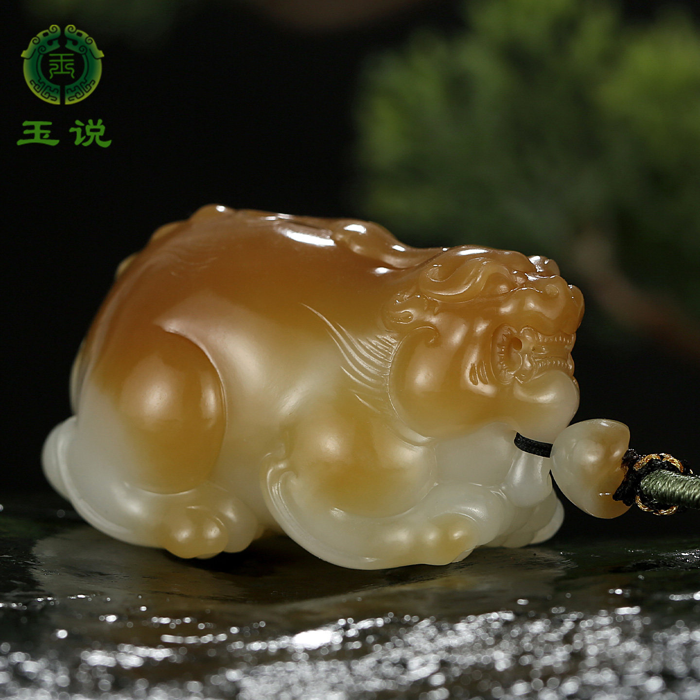 和田玉糖白貔貅吊坠男款