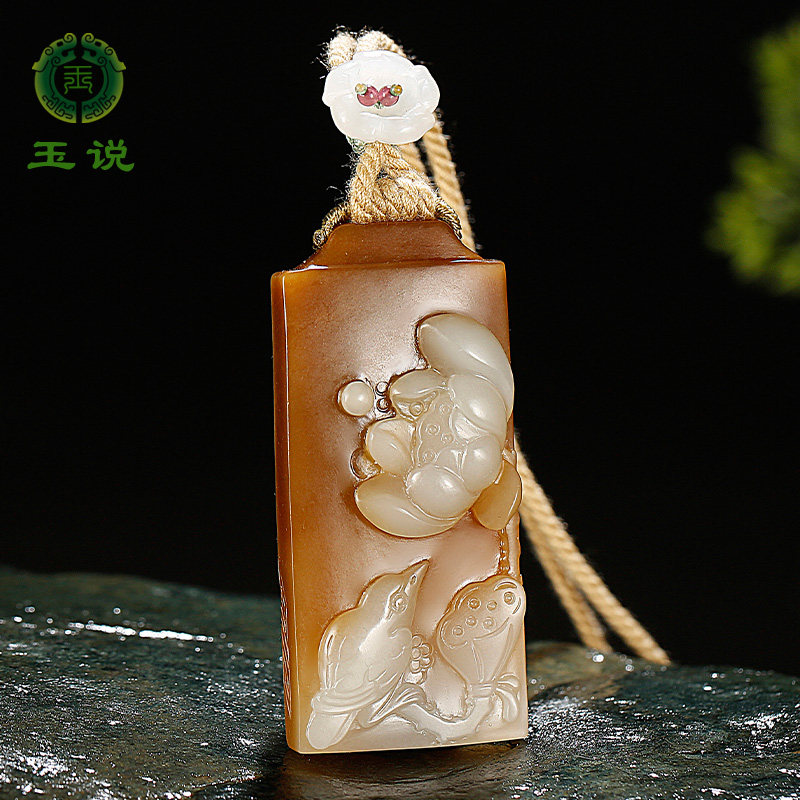 和田玉荷花翠鸟吊坠女款玉坠