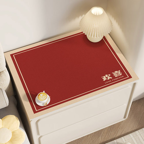 美可可红色喜庆硅胶皮革床头柜