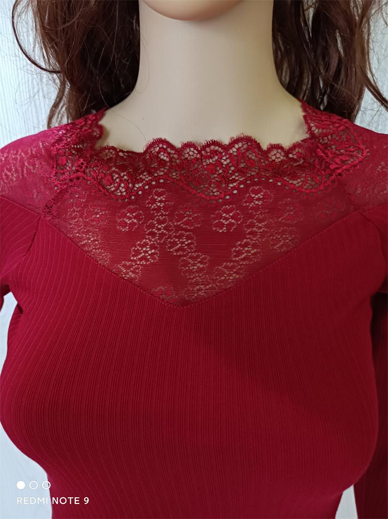 女士修身蕾丝方领纯色绣花打底衫