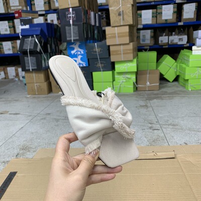 方头交叉带平底织布百搭拖鞋