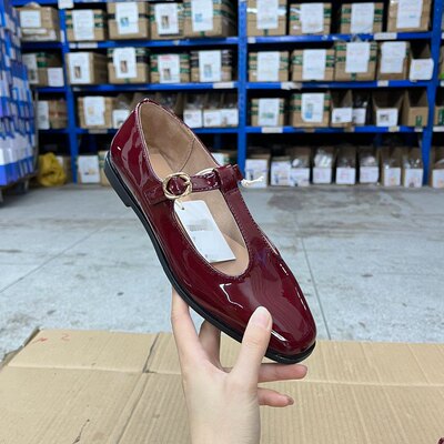 圆头时尚通勤纯色平底一字扣单鞋