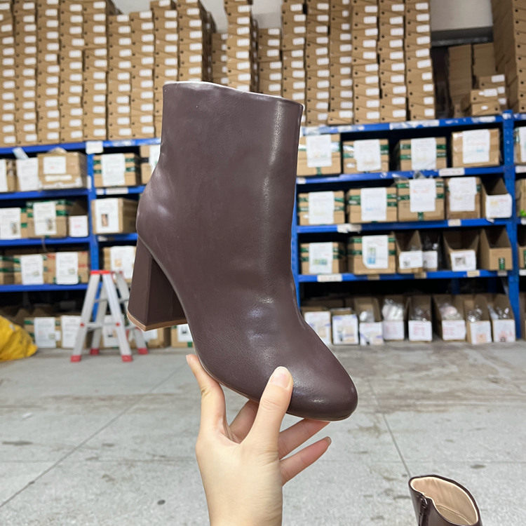 圆头纯色粗跟侧拉链短靴烟筒靴