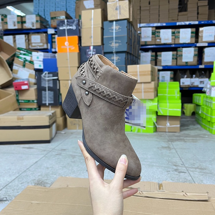 圆头粗跟侧拉链切尔西短靴及踝靴