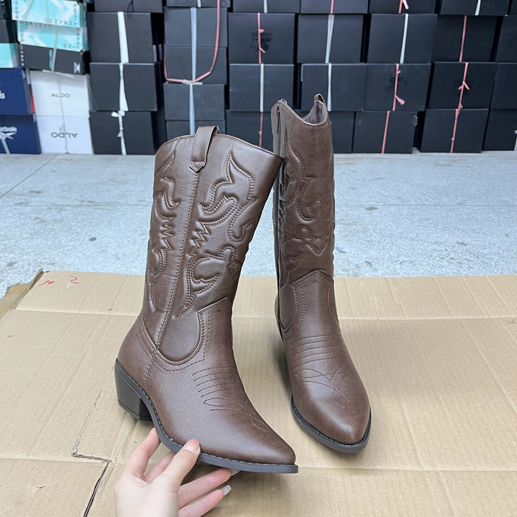 尖头刺绣粗跟复古套筒短靴西部靴