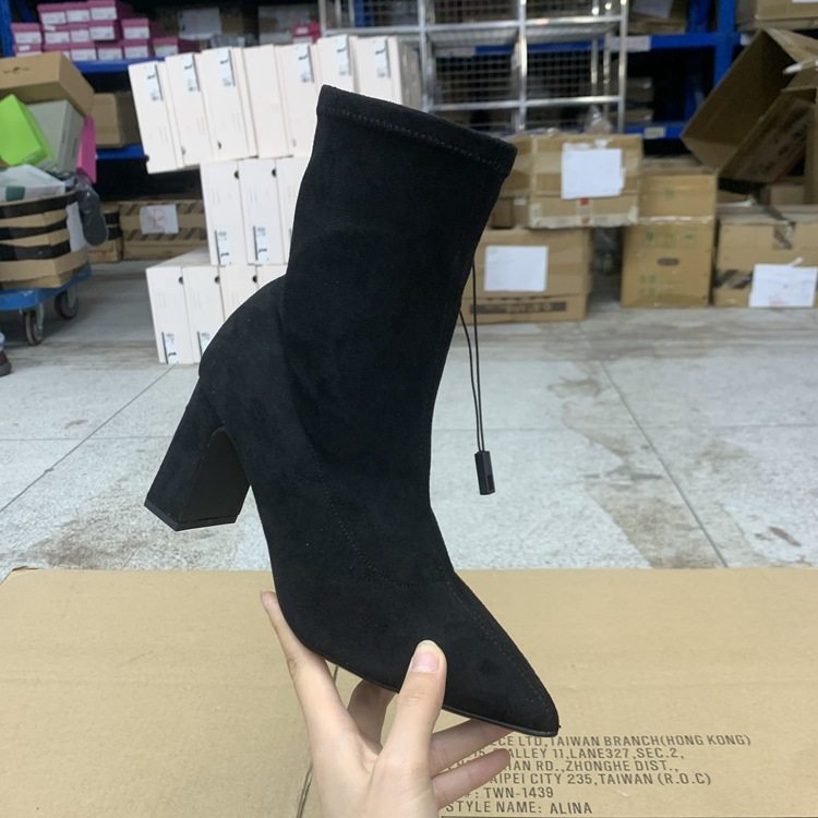 尖头粗跟纯色时尚百搭款时装短靴