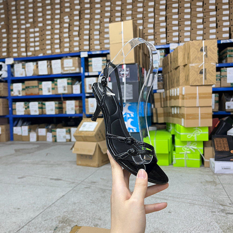 圆头细带纯色细跟皮带扣时尚凉鞋