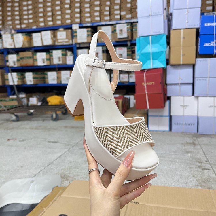 贸原单女鞋厚底方头粗高跟防水台一字扣时尚简约新款时装凉鞋