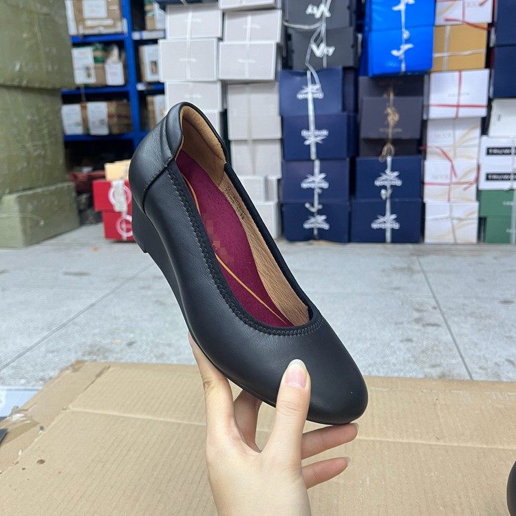 Lady Shoes外贸原单圆头浅口坡跟真皮妈妈鞋简约时尚新款舒适单鞋