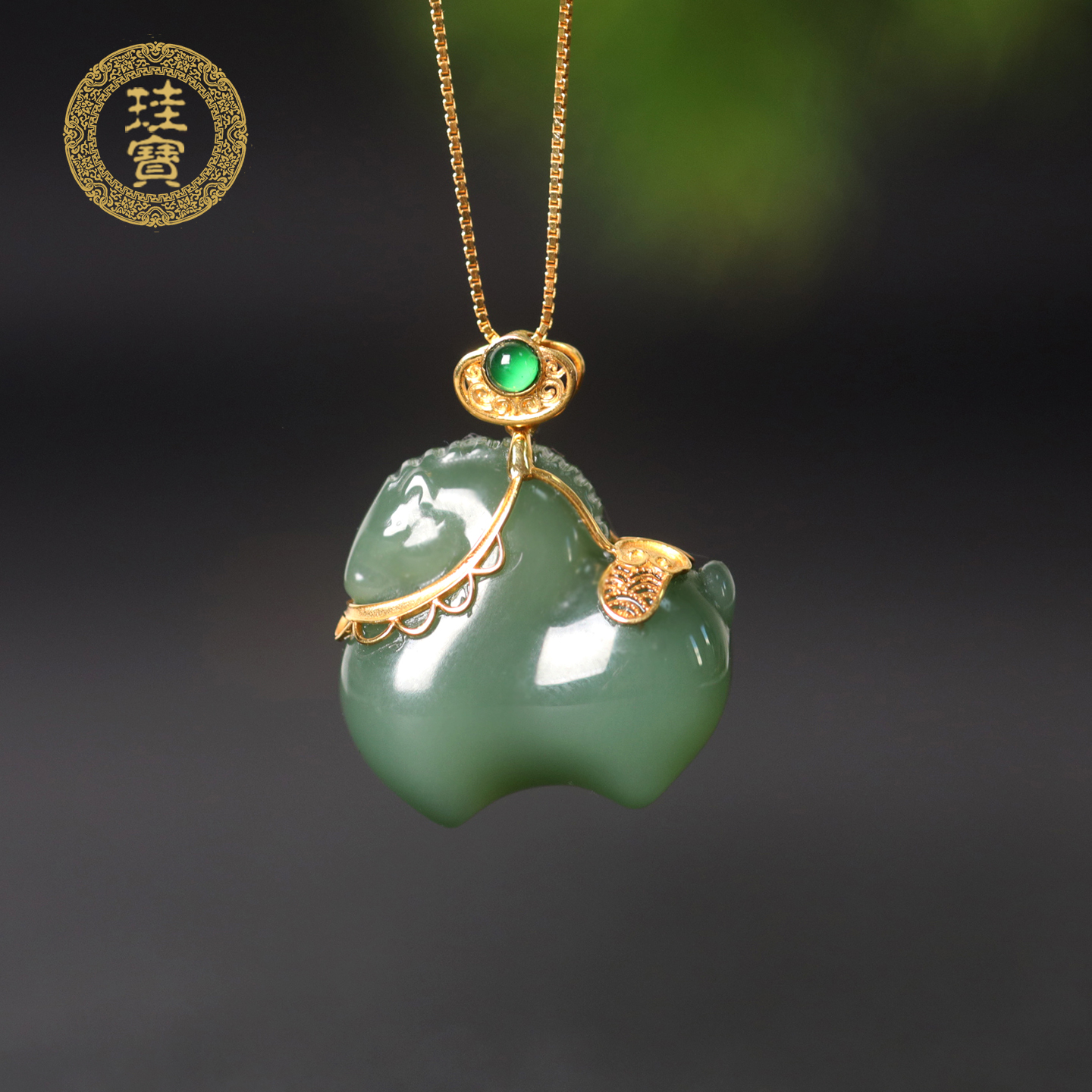 珪宝和田玉碧玉18K金镶马吊坠女