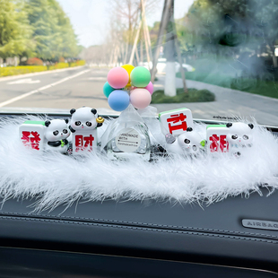 创意车内饰品摆件车载2024网红新款可爱熊猫麻将发财车饰汽车摆件