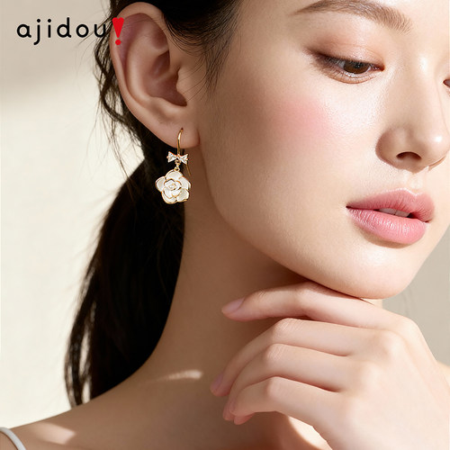AJIDOU阿吉豆山茶花珍珠耳钉耳环