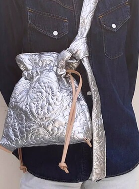 【4折福利】casselini小众浮雕云朵包单肩斜挎包包女轻便高级感