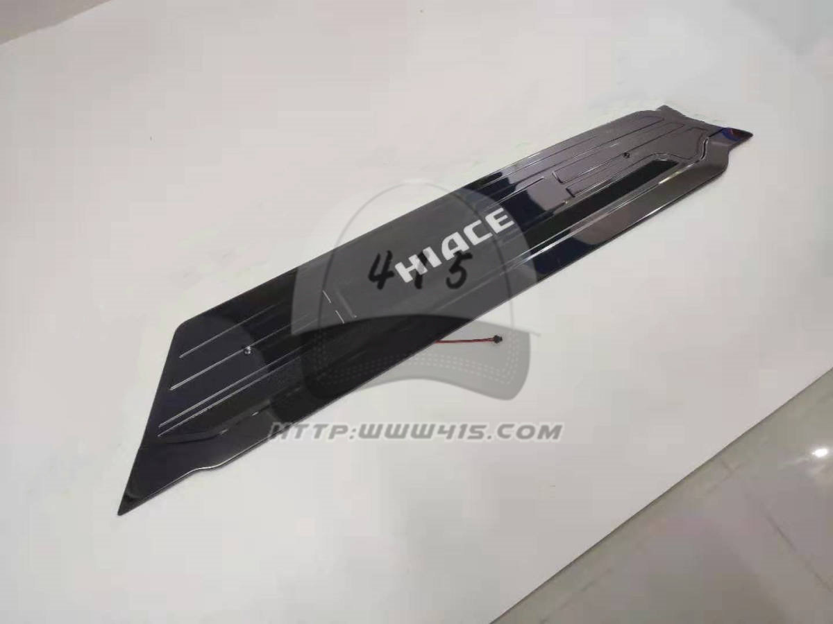 适用于2004-2018款丰田HIACE 200 海狮 LED带灯迎宾踏板 中门脚踏