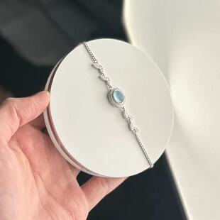 95半银饰保色镶嵌天然的海蓝宝石美丽人手链简约大方价格很优惠