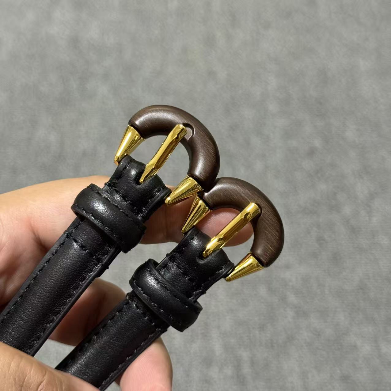 头层牛皮仿木扣头女性针扣皮带图片