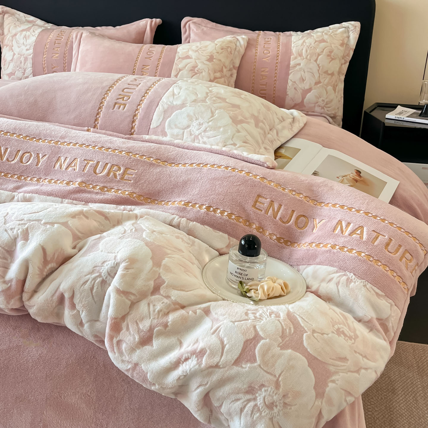 暖冬雕花牛奶绒四件套珊瑚绒加厚